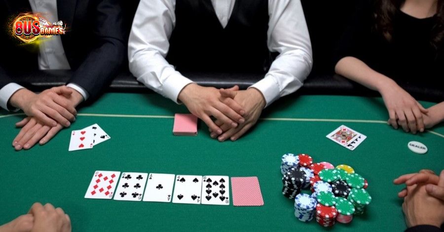 Quy tắc chia bài trong cách chơi poker 5 lá
